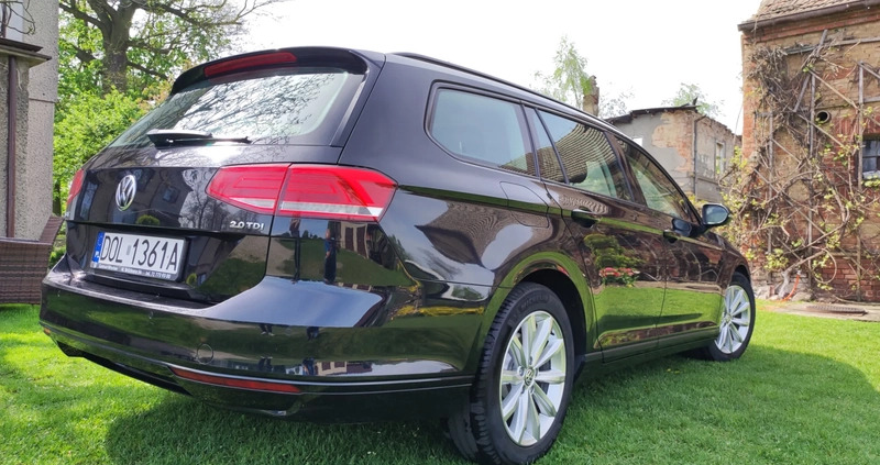 Volkswagen Passat cena 55900 przebieg: 307000, rok produkcji 2017 z Syców małe 137